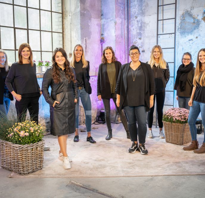 Gruppenfoto Verantalterinnen des Female Future Festivals 2020 im Kunstraum Dornbirn Gruppenfoto Verantalterinnen des Female Future Festivals 2020 im Kunstraum Dornbirn