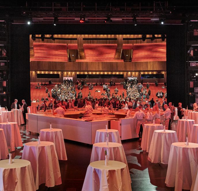Cocktail Empfang auf der Hauptbühne Festspielhaus Bregenz