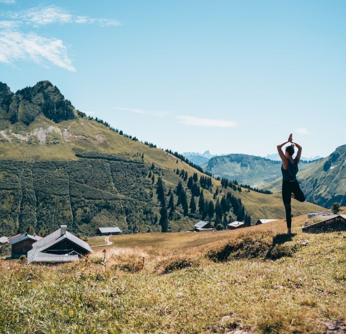 Yoga bei der Stofel Kapelle in Damüls