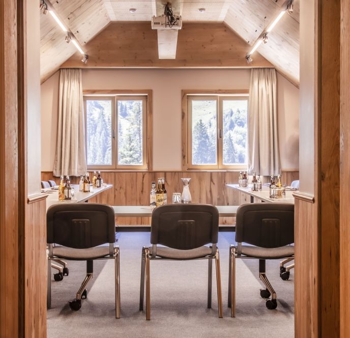 Meetingraum im Berghaus Schröcken im Bregenzerwald Meetingraum im Berghaus Schröcken im Bregenzerwald