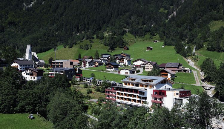 Aussenansicht Seminarhotel Walliserhof, Brand