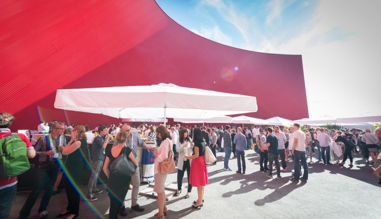 Veranstaltung in der Ellipse vor Halle 12, Messequartier Dornbirn Veranstaltung in der Ellipse vor Halle 12, Messequartier Dornbirn