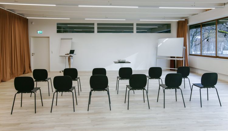 Reihenbestuhlung Meetingraum Zuschneiderei im Allsport Campus