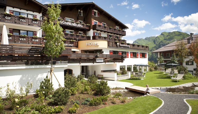 Aussenansicht Seminarhotel Sonnenburg im Sommer, Oberlech Aussenansicht Seminarhotel Sonnenburg im Sommer, Oberlech