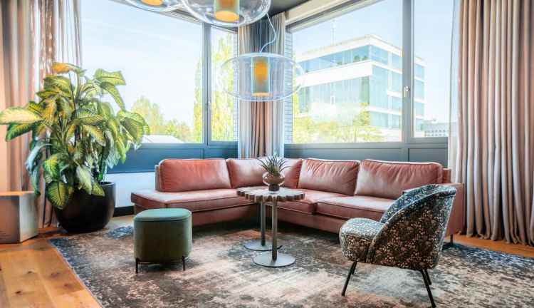 Zimm Business Lounge Meetingraum Couch