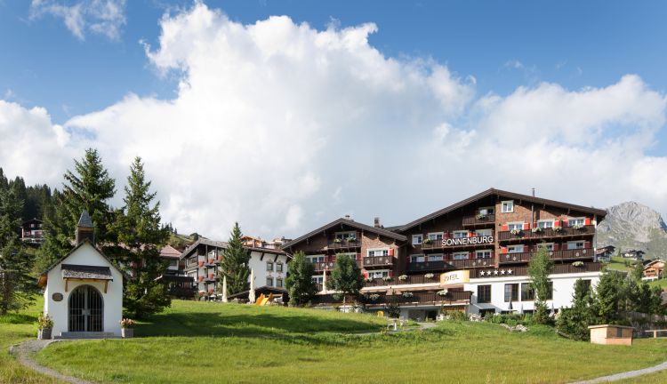 Sonnenburg Außenansicht Sommer  Sonnenburg Außenansicht Sommer