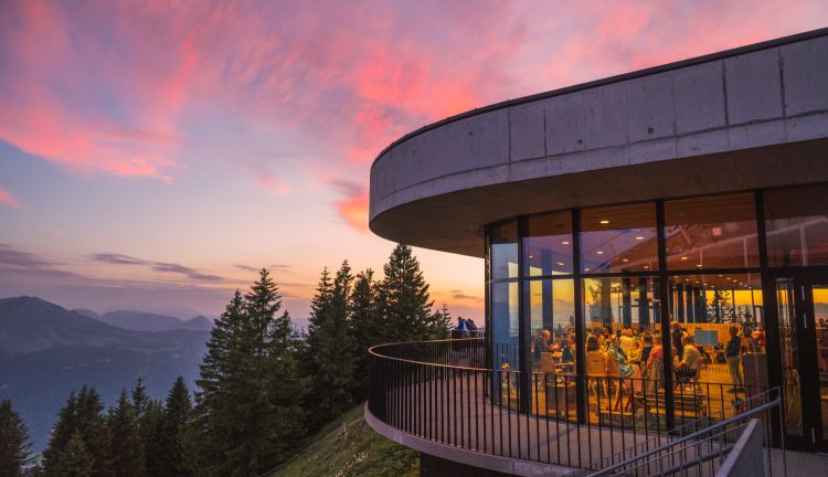 Abendstimmung im Panoramarestaurant Baumgarten Abendstimmung im Panoramarestaurant Baumgarten