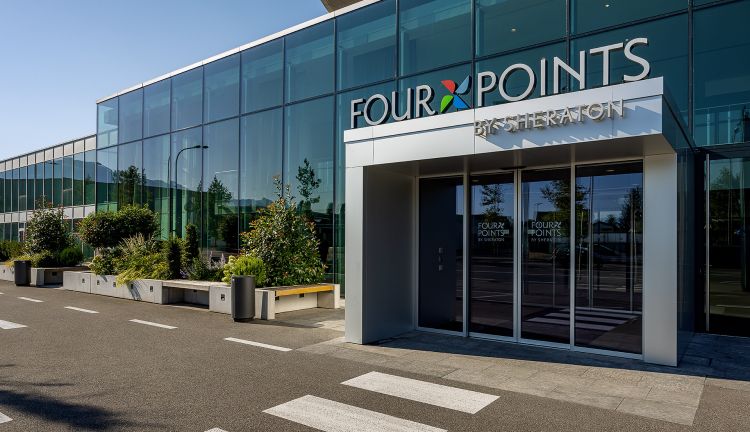 Eingang Four Points by Sheraton Panoramahaus
