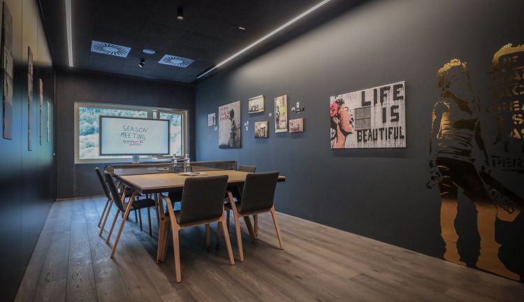 Revier Mountain Lodge Montafon-Kreativraum Banksy Revier Mountain Lodge Montafon-Kreativraum Banksy