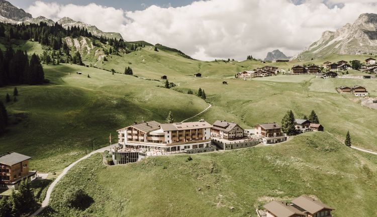 Außenansicht im Sommer, Seminarhotel Goldener Berg Außenansicht im Sommer, Seminarhotel Goldener Berg
