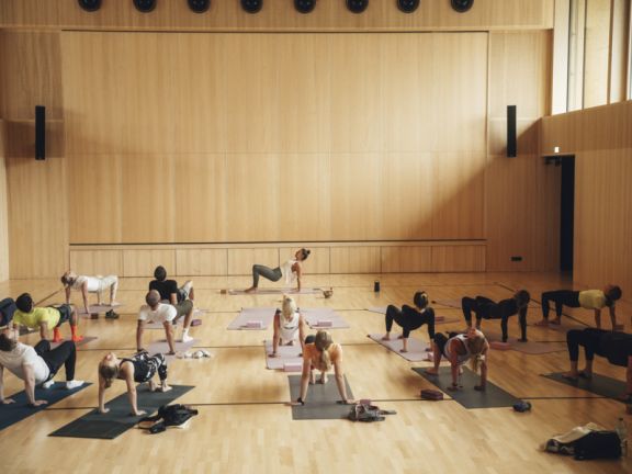 Yoga im Dorfsaal Mellau Yoga im Dorfsaal Mellau